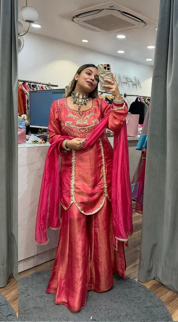 Chic and Stylish Ethnic Ensemble Collection - Image 3