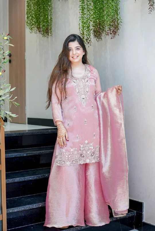 Chic Ethnic Wear for Modern Celebrations - Image 11