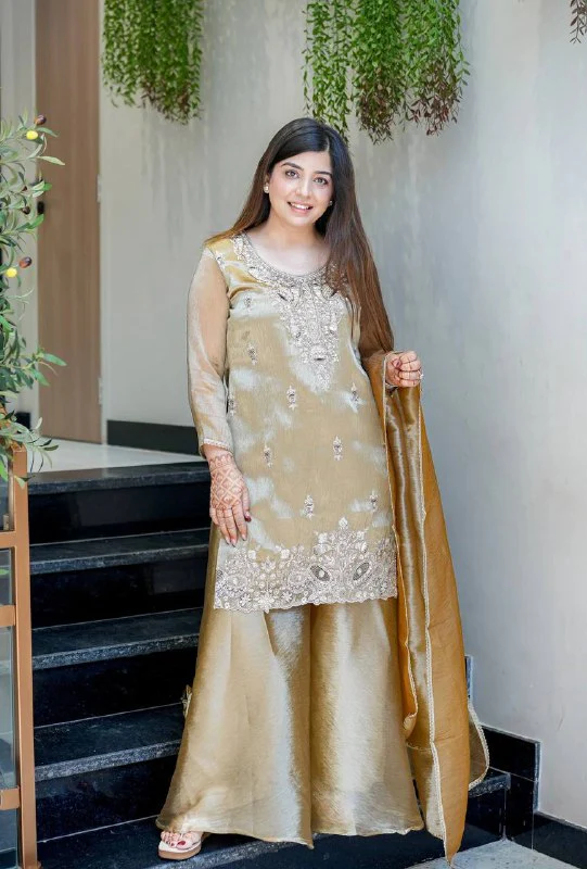 Chic Ethnic Wear for Modern Celebrations - Image 13