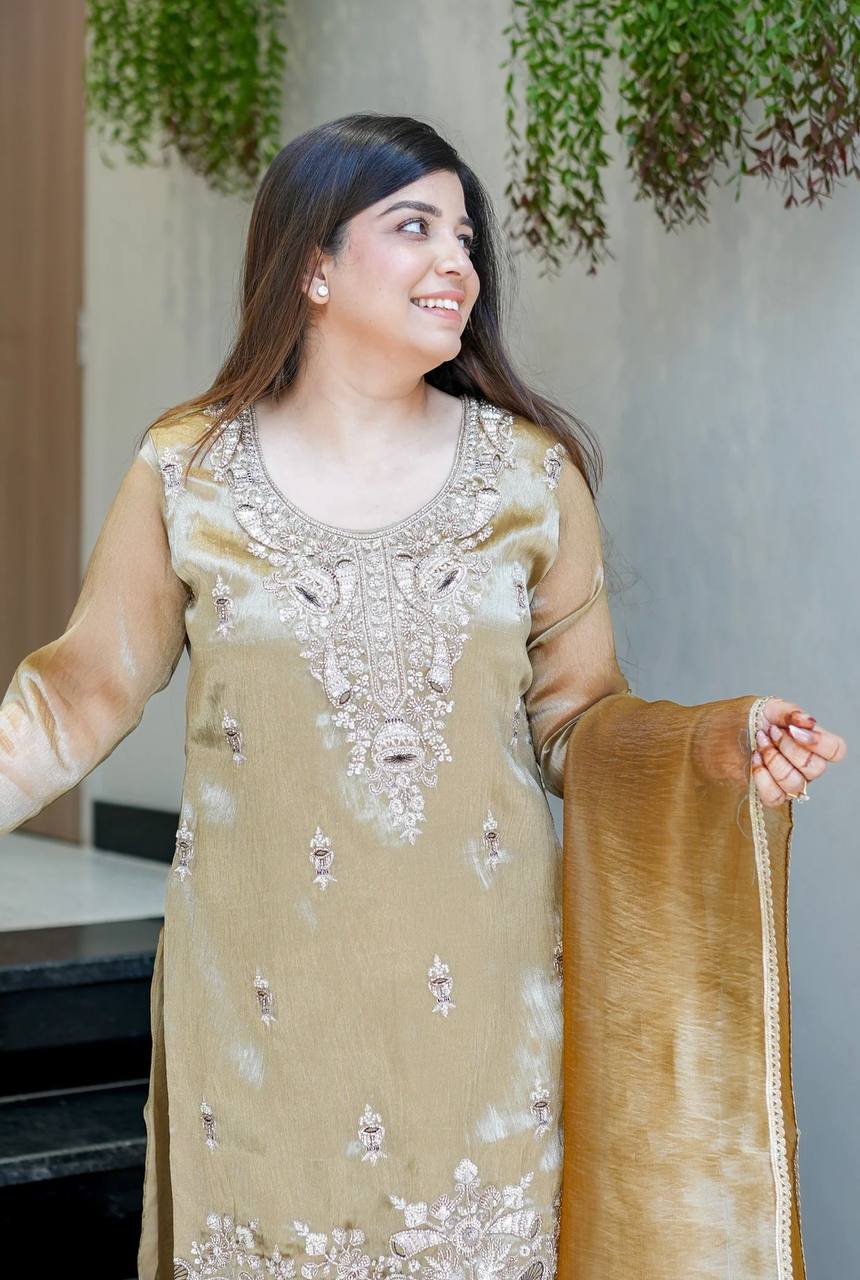 Chic Ethnic Wear for Modern Celebrations - Image 15