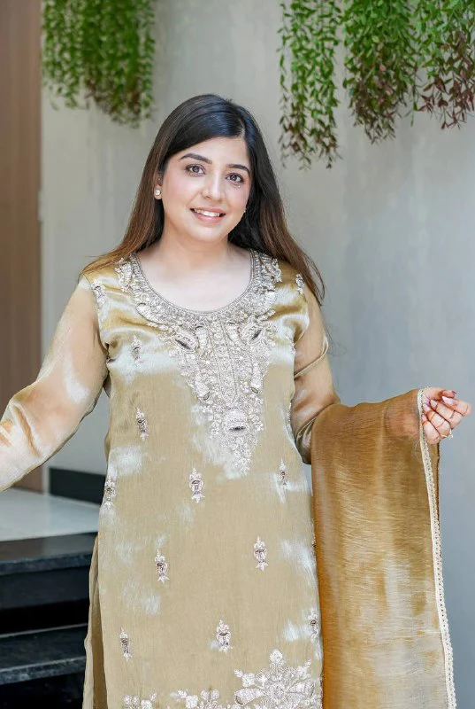 Chic Ethnic Wear for Modern Celebrations - Image 18