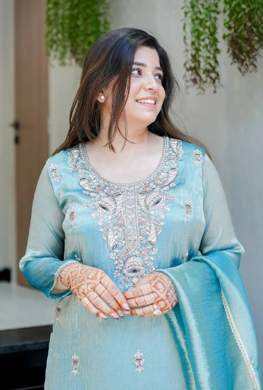 Chic Ethnic Wear for Modern Celebrations - Image 4