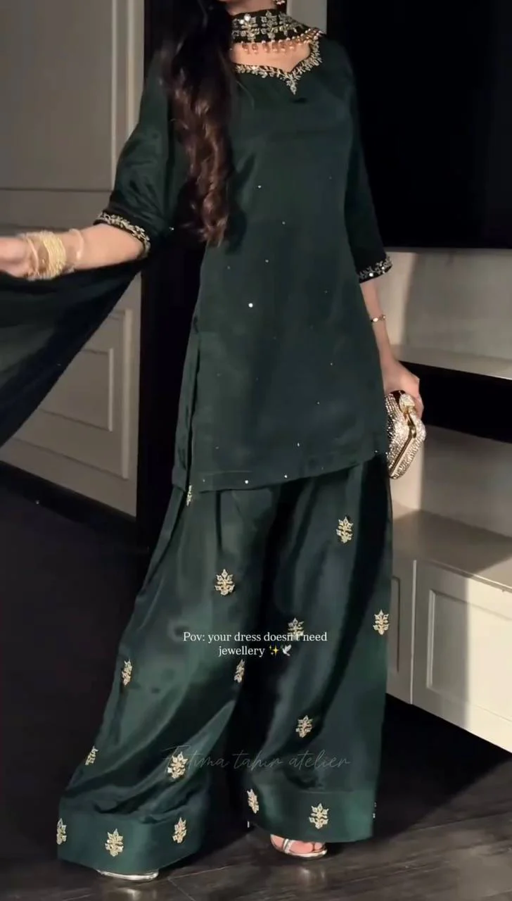 Chic Green Ensemble for Every Occasion - Image 3