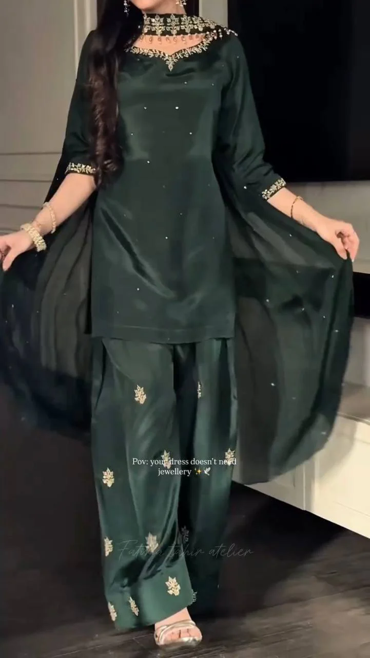 Chic Green Ensemble for Every Occasion - Image 5