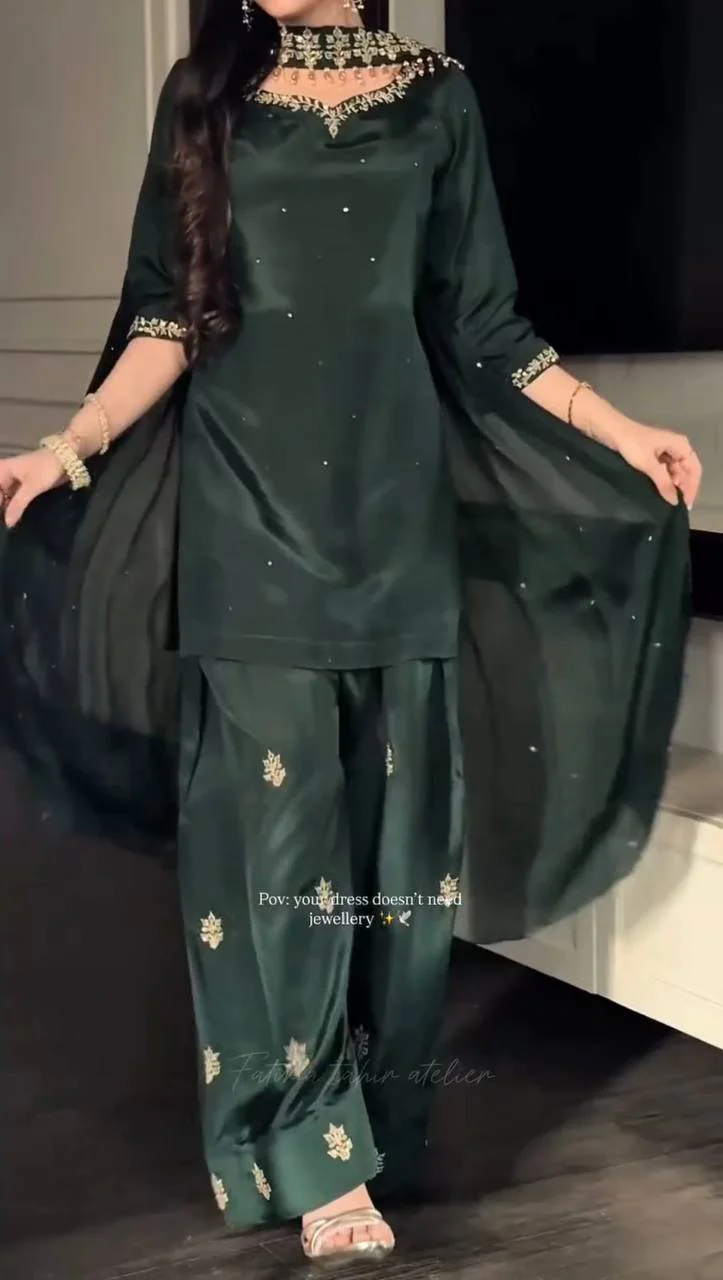 Chic Green Ensemble for Every Occasion - Image 6