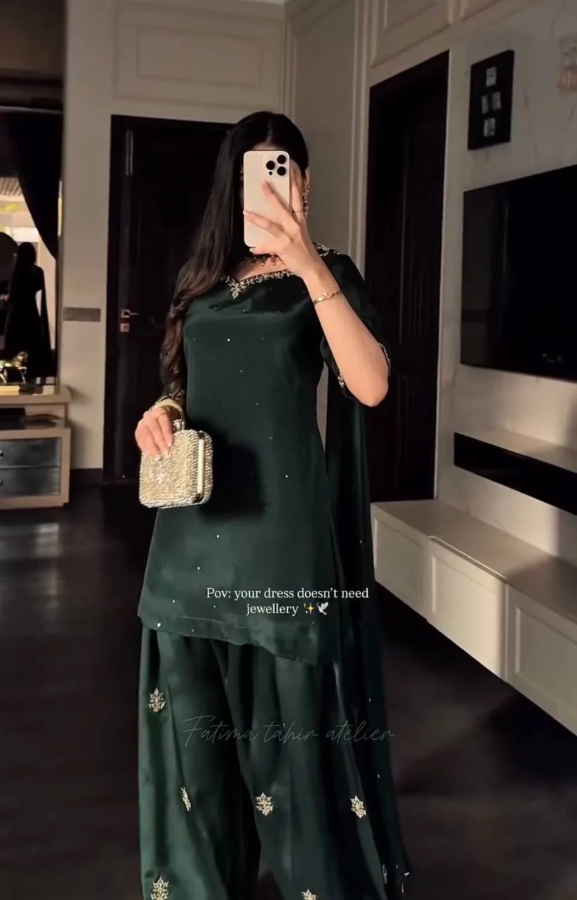 Chic Green Ensemble for Every Occasion - Image 9