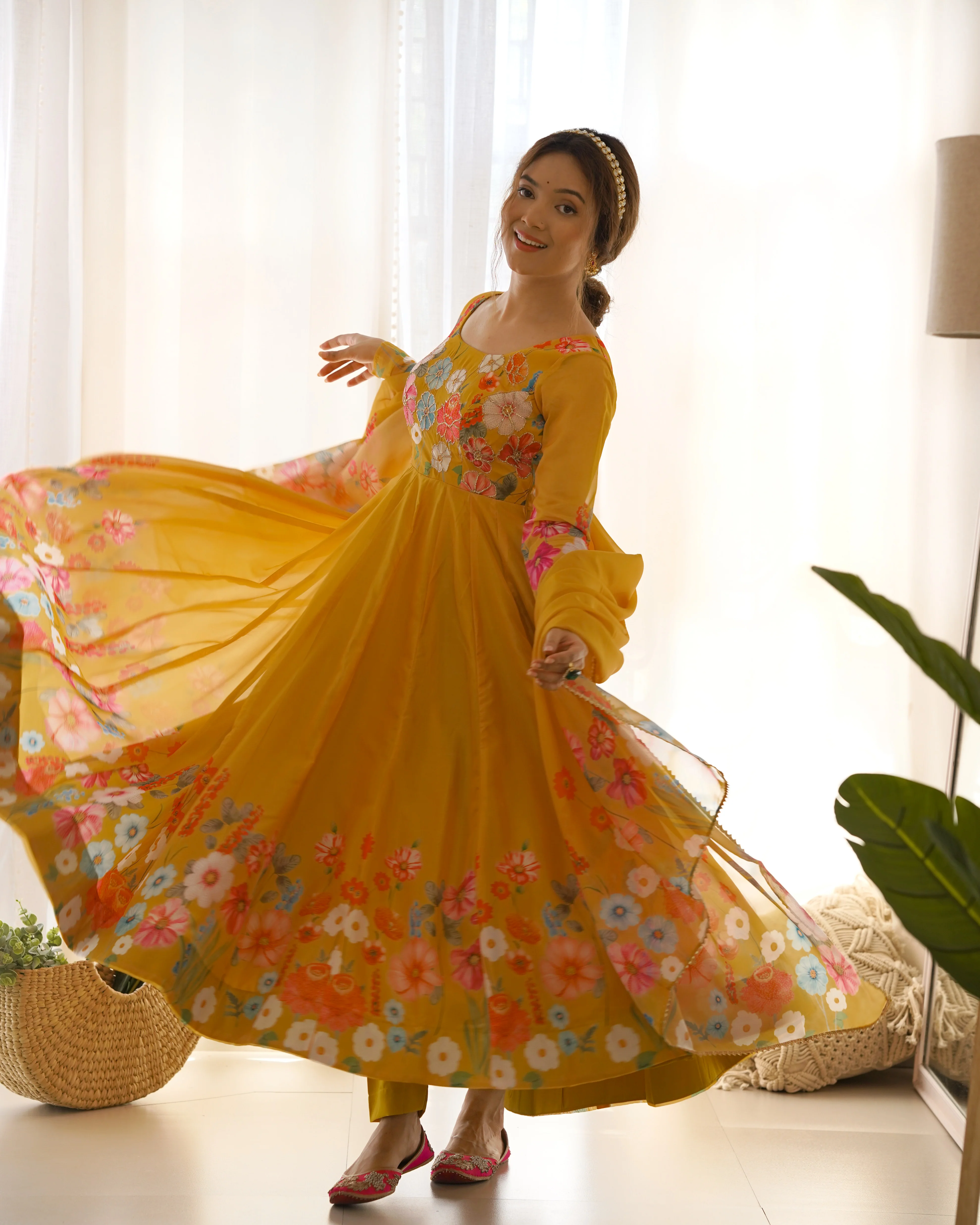 Elegance in Motion Yellow Splendor - Image 3