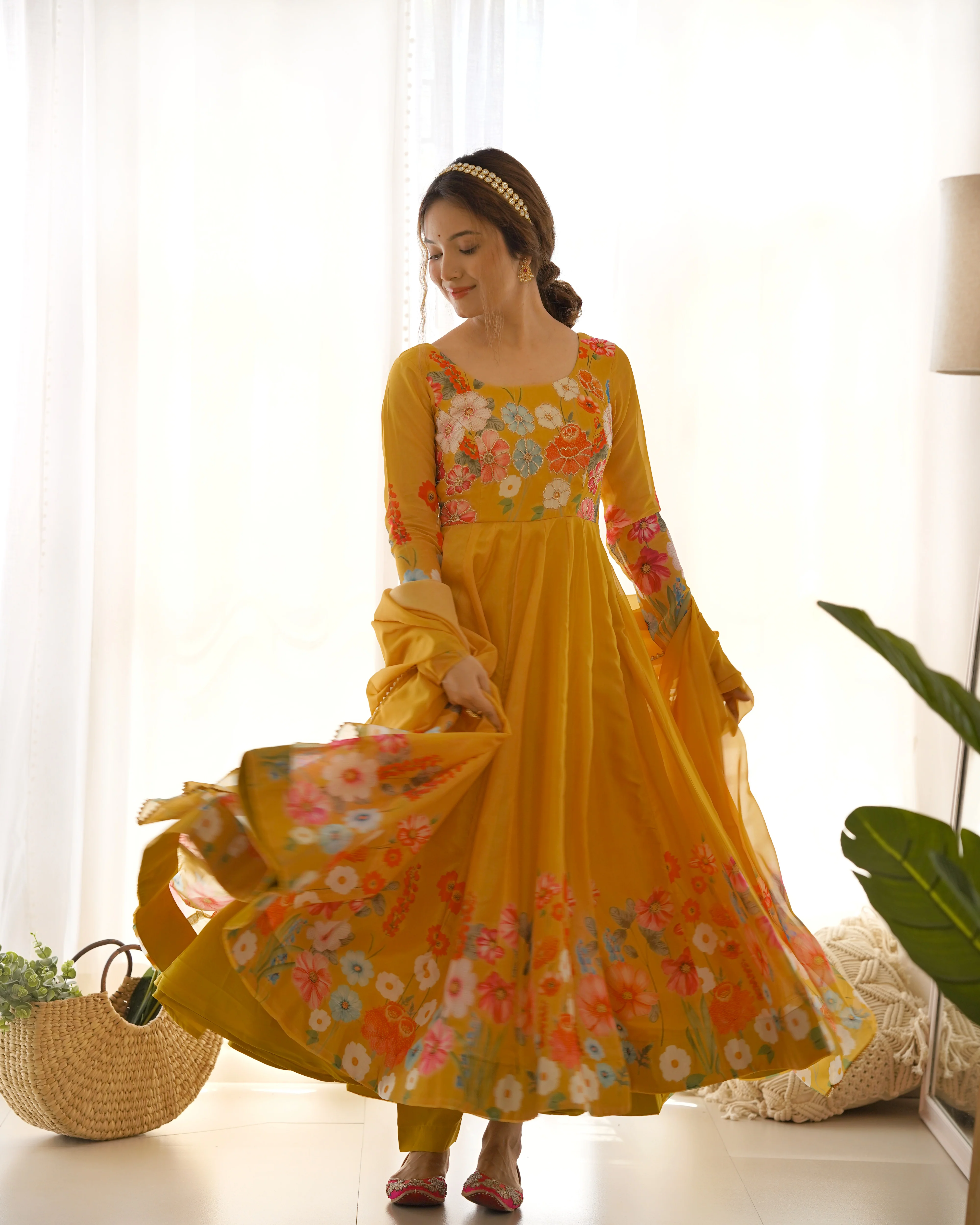 Elegance in Motion Yellow Splendor - Image 4