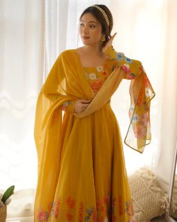 Elegance in Motion Yellow Splendor - Image 8