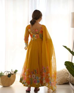 Elegance in Motion Yellow Splendor - Image 9