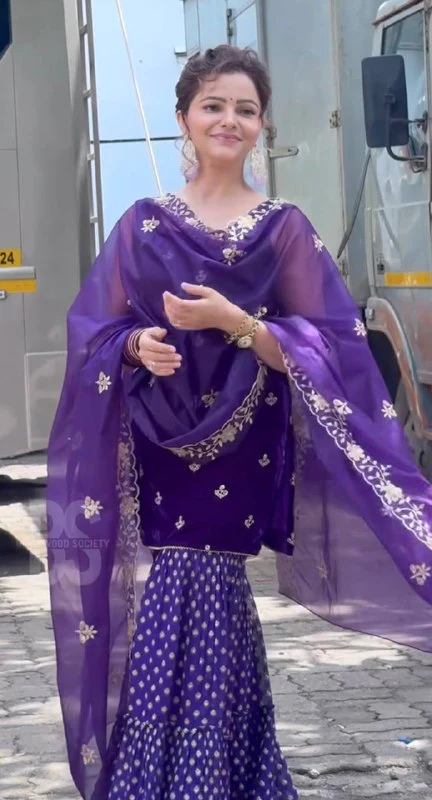 Elegance in Purple: Celebrate Your Style - Image 3
