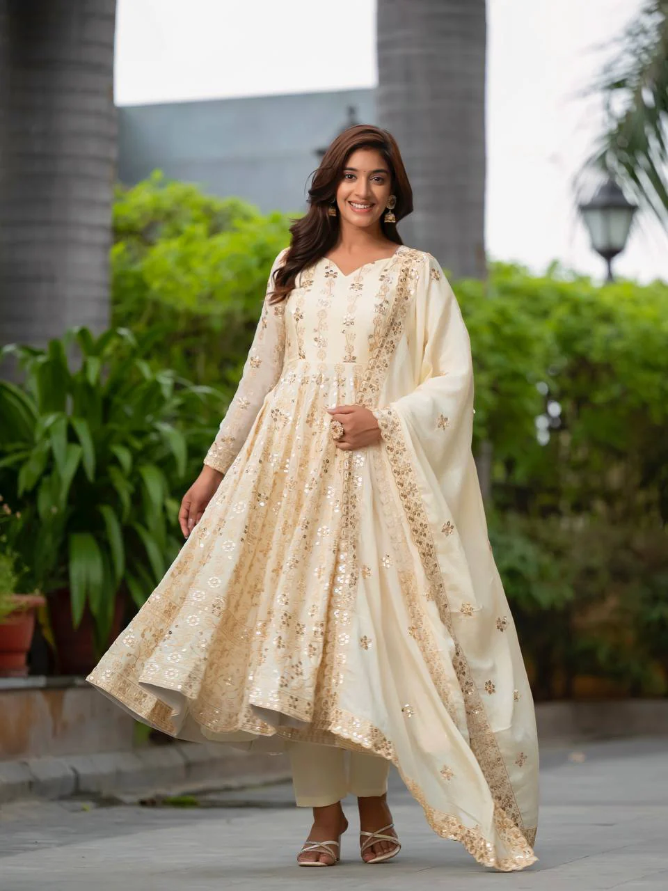 Elegant Allure The Dream Suit for Timeless Beauty and Grace - Image 3