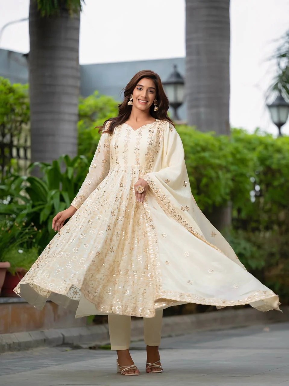 Elegant Allure The Dream Suit for Timeless Beauty and Grace - Image 4