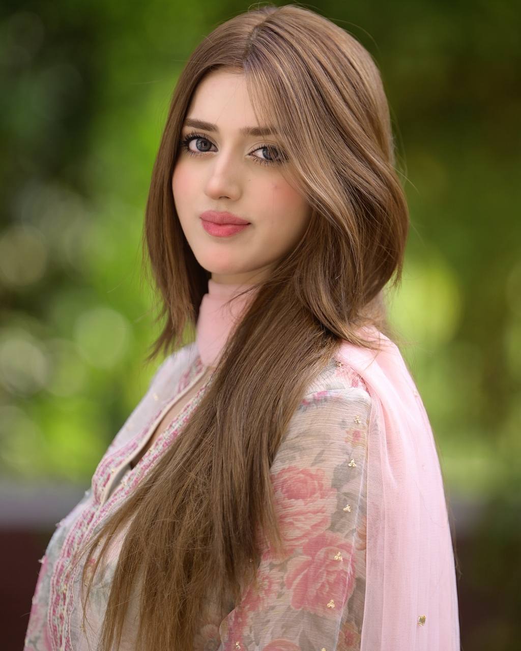 Elegant Essence The Allure of a Woman in a Graceful White Salwar Suit - Image 7