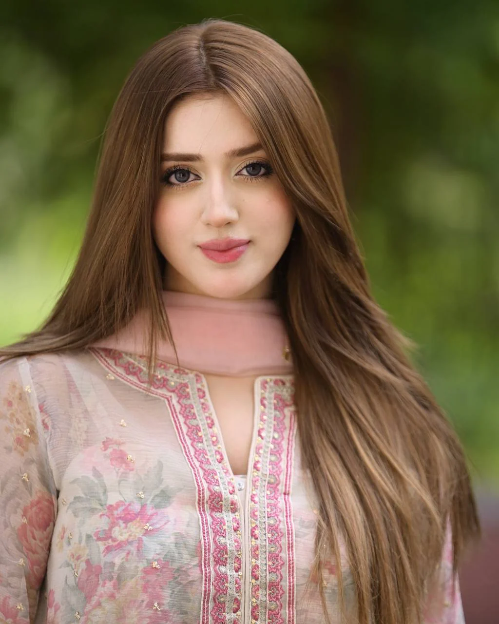 Elegant Essence The Allure of a Woman in a Graceful White Salwar Suit - Image 8