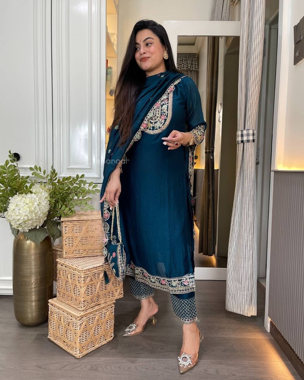 Elegant Ethnic Ensemble Collection - Image 9