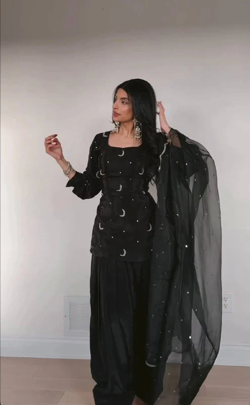 Glamorous Black Outfit with Silver Accents - Image 3