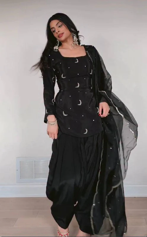 Glamorous Black Outfit with Silver Accents - Image 5