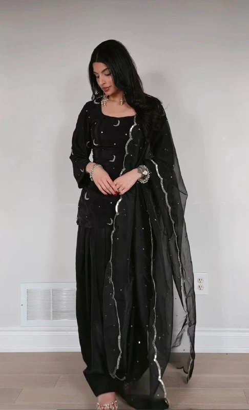 Glamorous Black Outfit with Silver Accents - Image 8