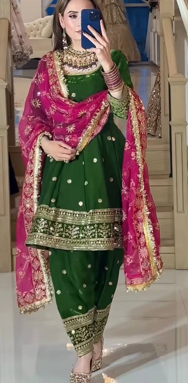Glamorous Fusion: Celebrate in Stunning Attire - Image 6