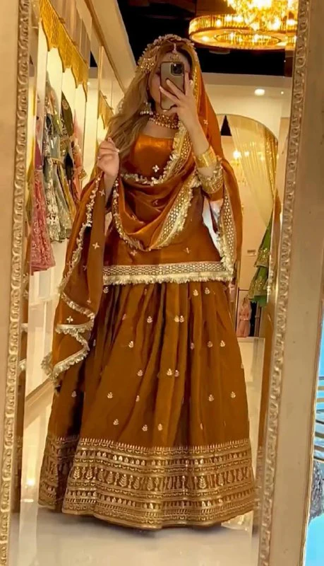 Golden Grace: A Timeless Fashion Statement - Image 3