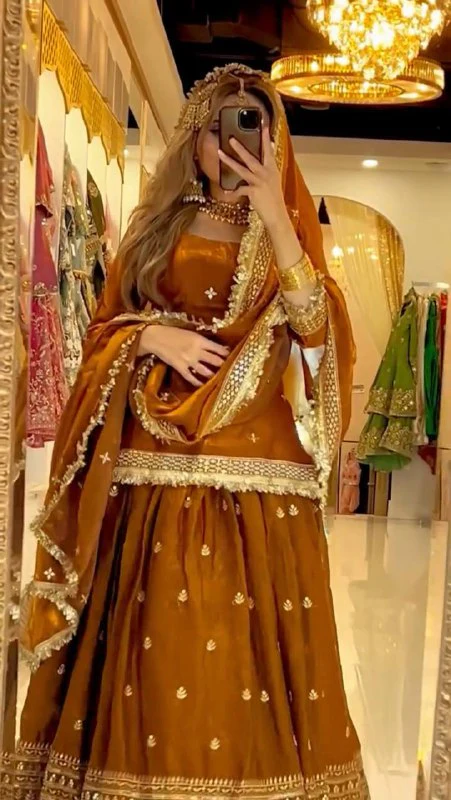 Golden Grace: A Timeless Fashion Statement - Image 4