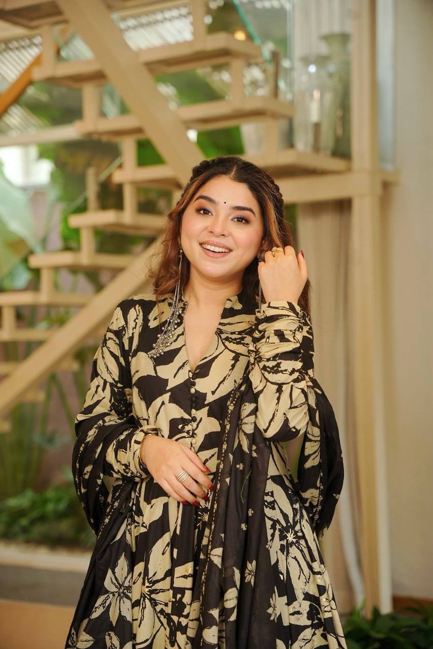 Graceful Style for Modern Women - Image 10
