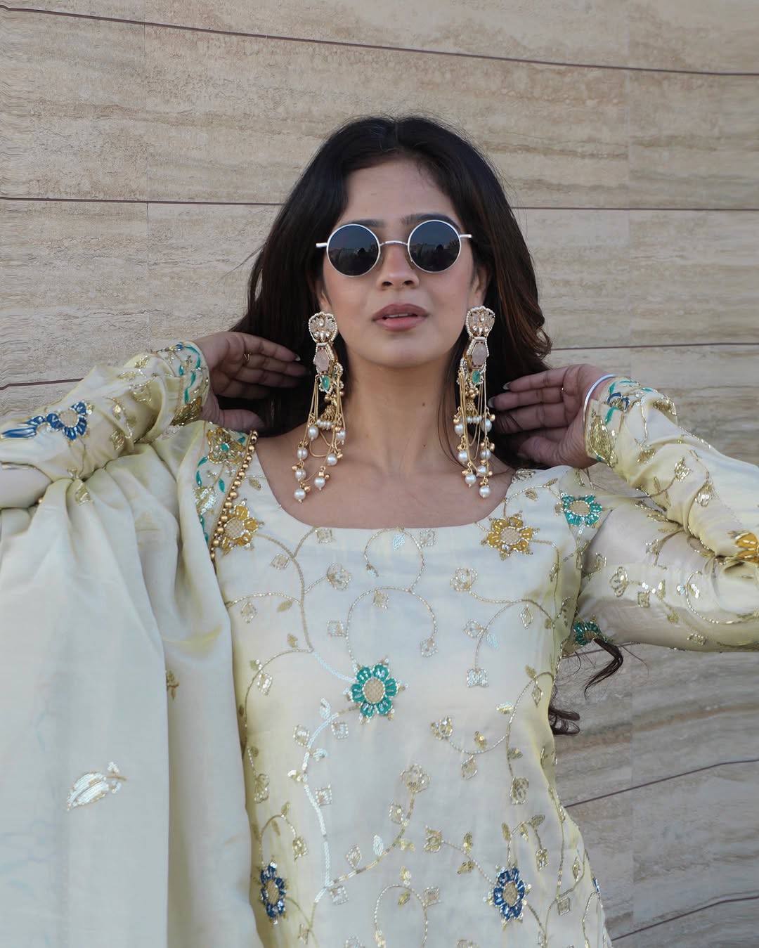 Radiate Beauty with Traditional Charm - Image 5
