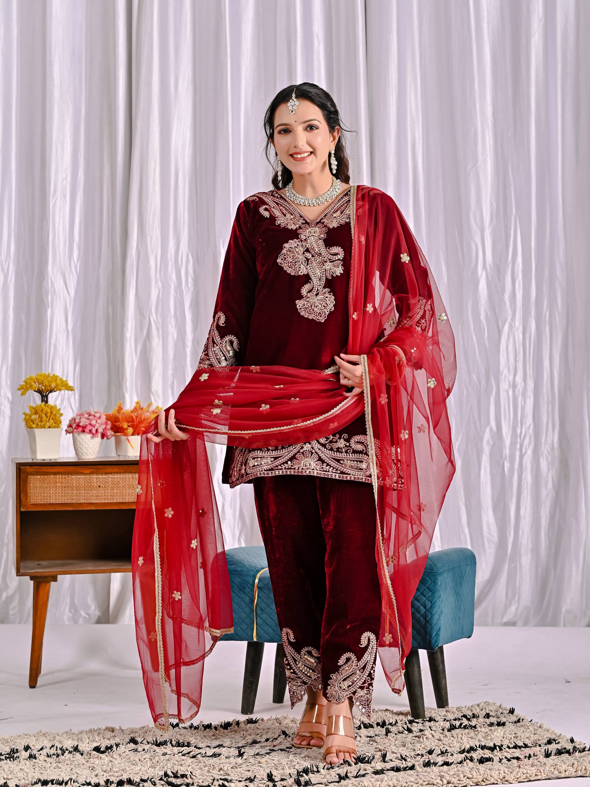 Royal Velvet: Celebrate in Style and Comfort - Image 3