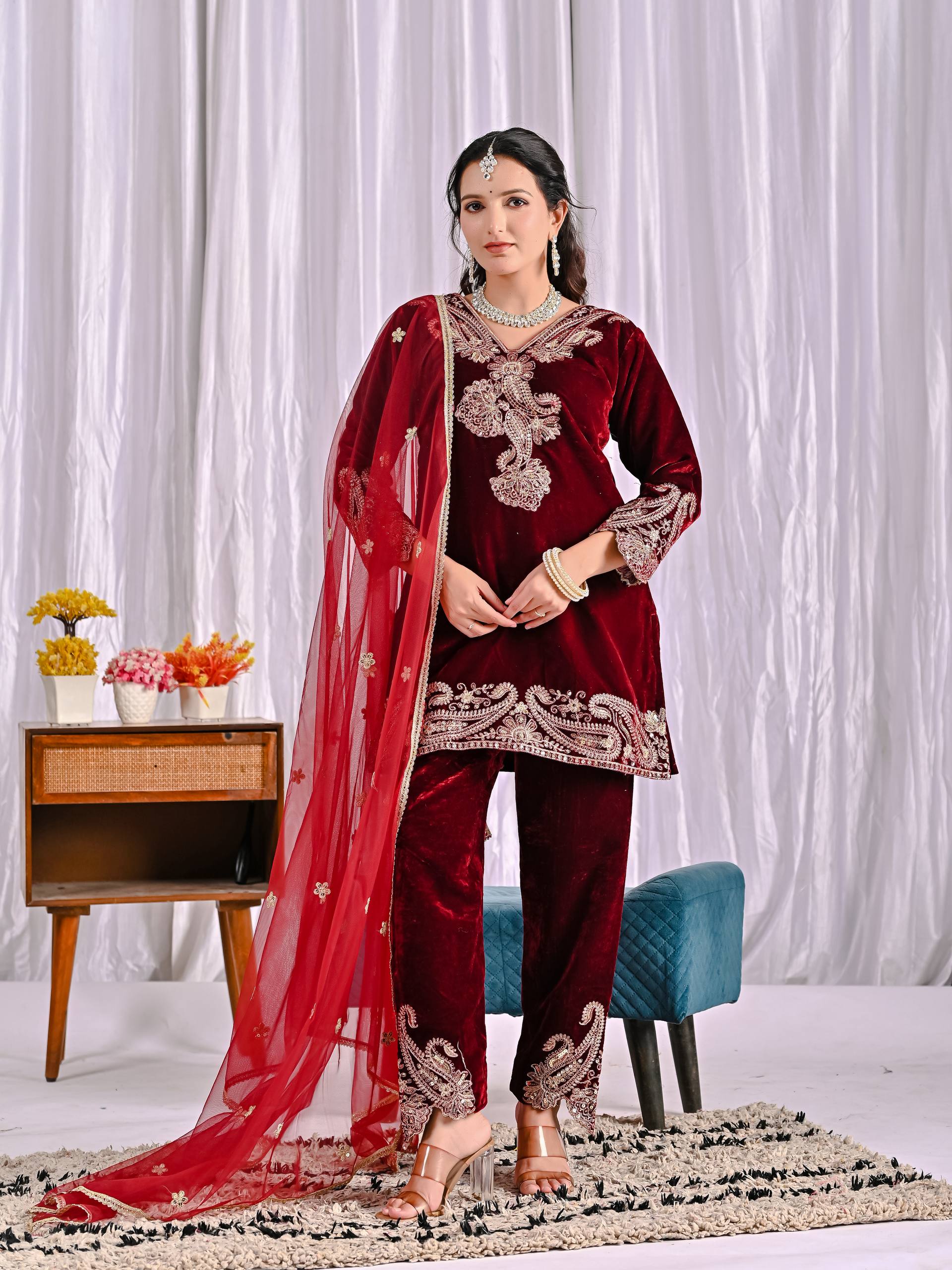 Royal Velvet: Celebrate in Style and Comfort - Image 5