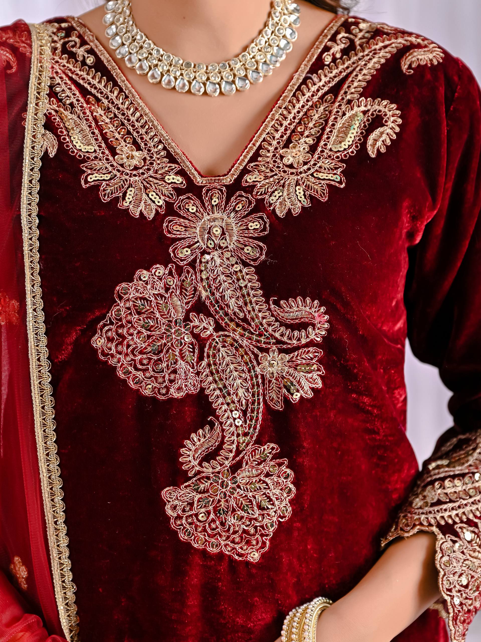 Royal Velvet: Celebrate in Style and Comfort - Image 8