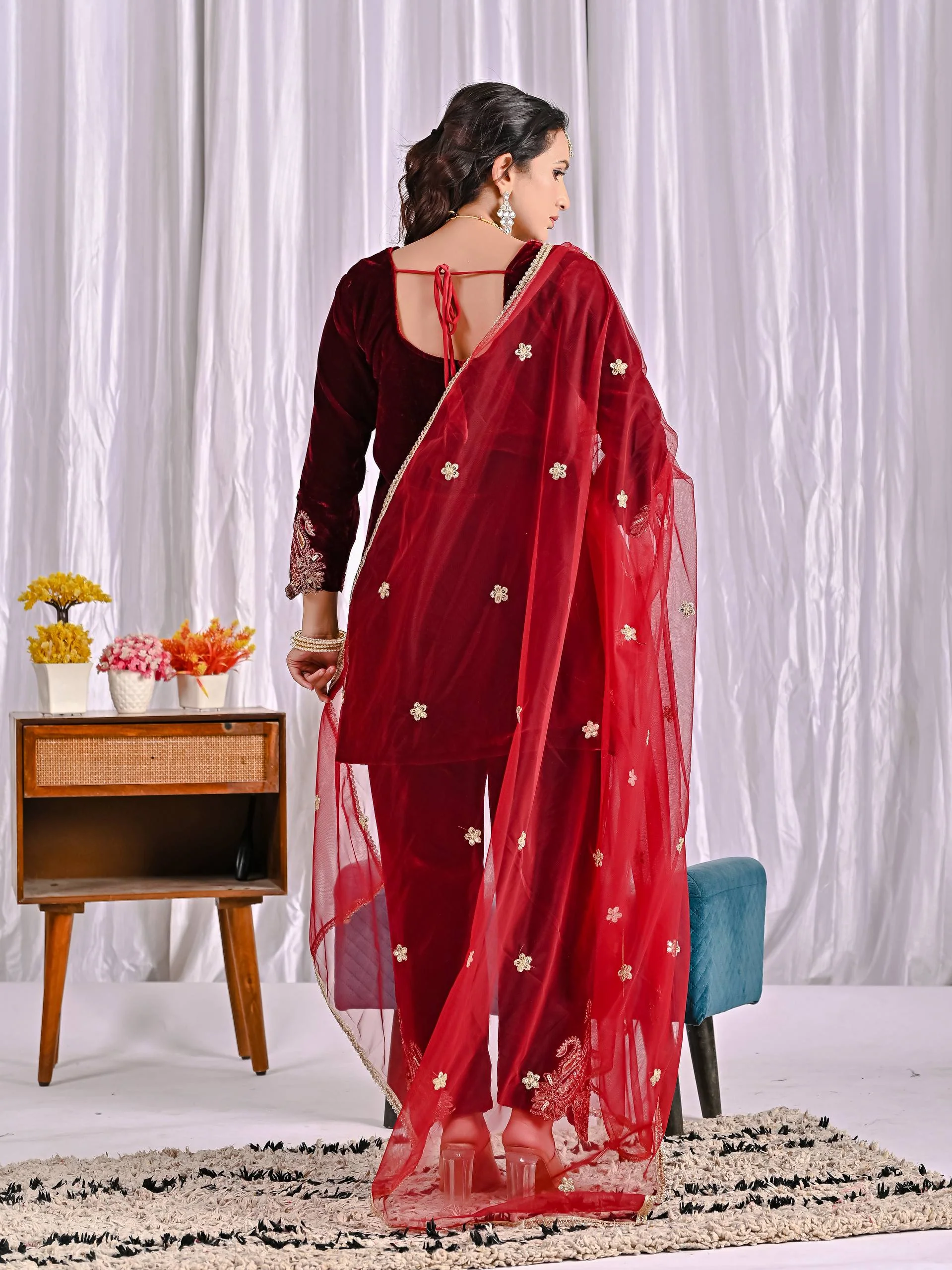 Royal Velvet: Celebrate in Style and Comfort - Image 9