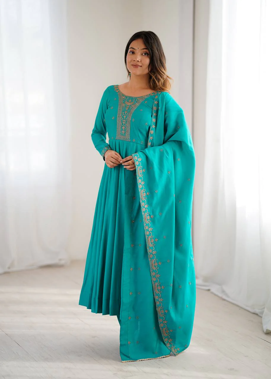 Stylish Ethnic Wear with Beautiful Draping Design - Image 3