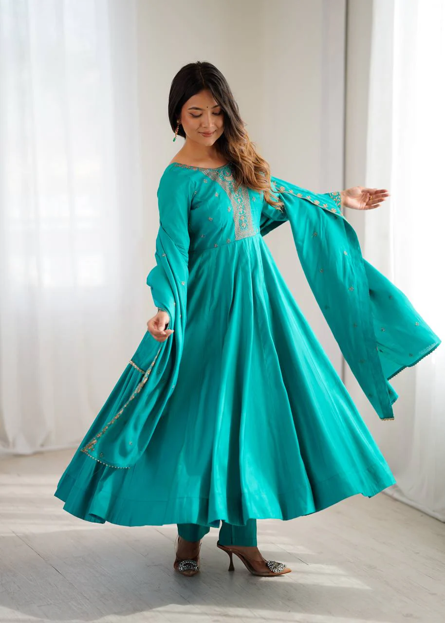 Stylish Ethnic Wear with Beautiful Draping Design - Image 4