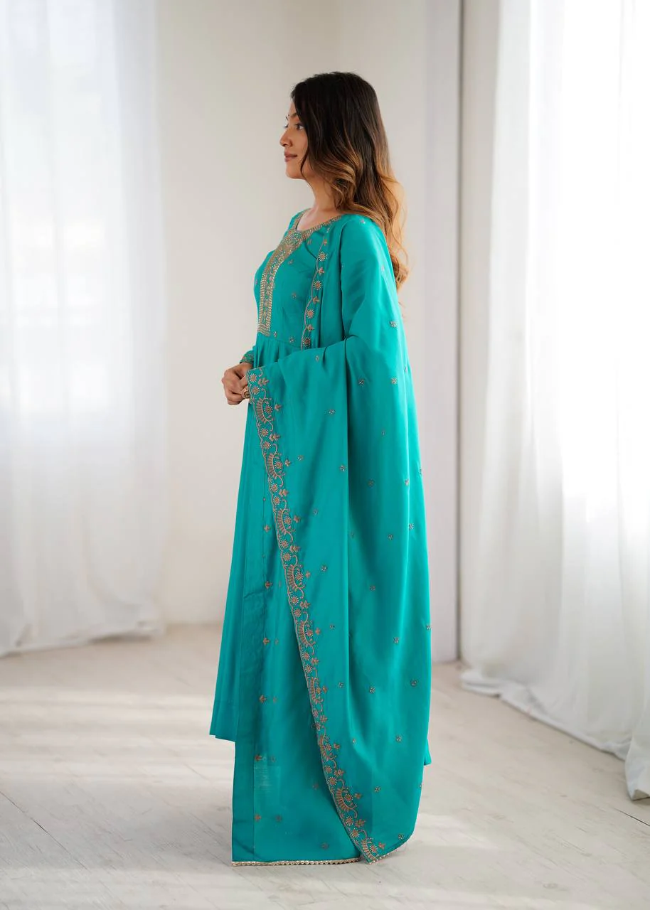 Stylish Ethnic Wear with Beautiful Draping Design - Image 6
