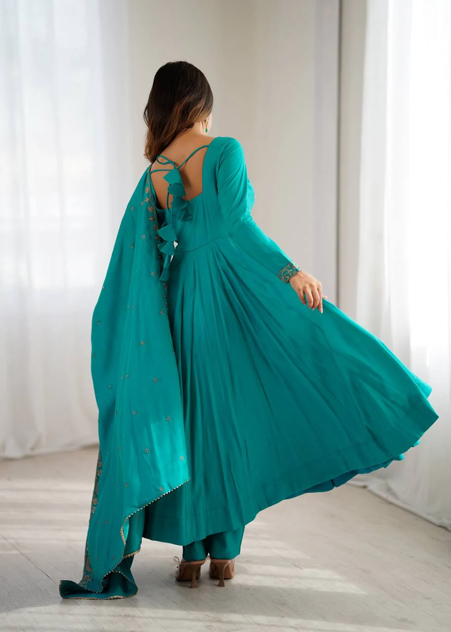 Stylish Ethnic Wear with Beautiful Draping Design - Image 7