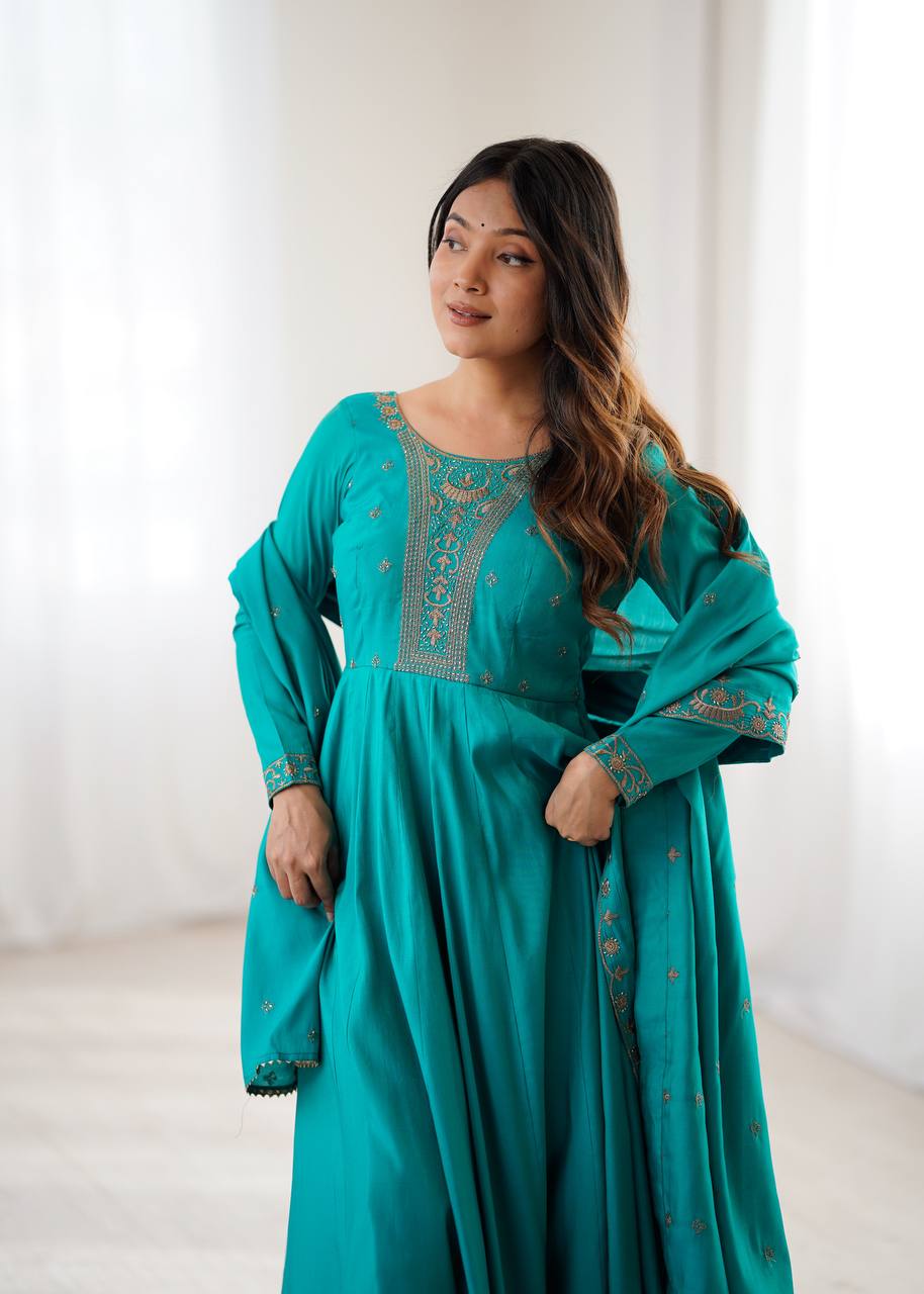 Stylish Ethnic Wear with Beautiful Draping Design - Image 8