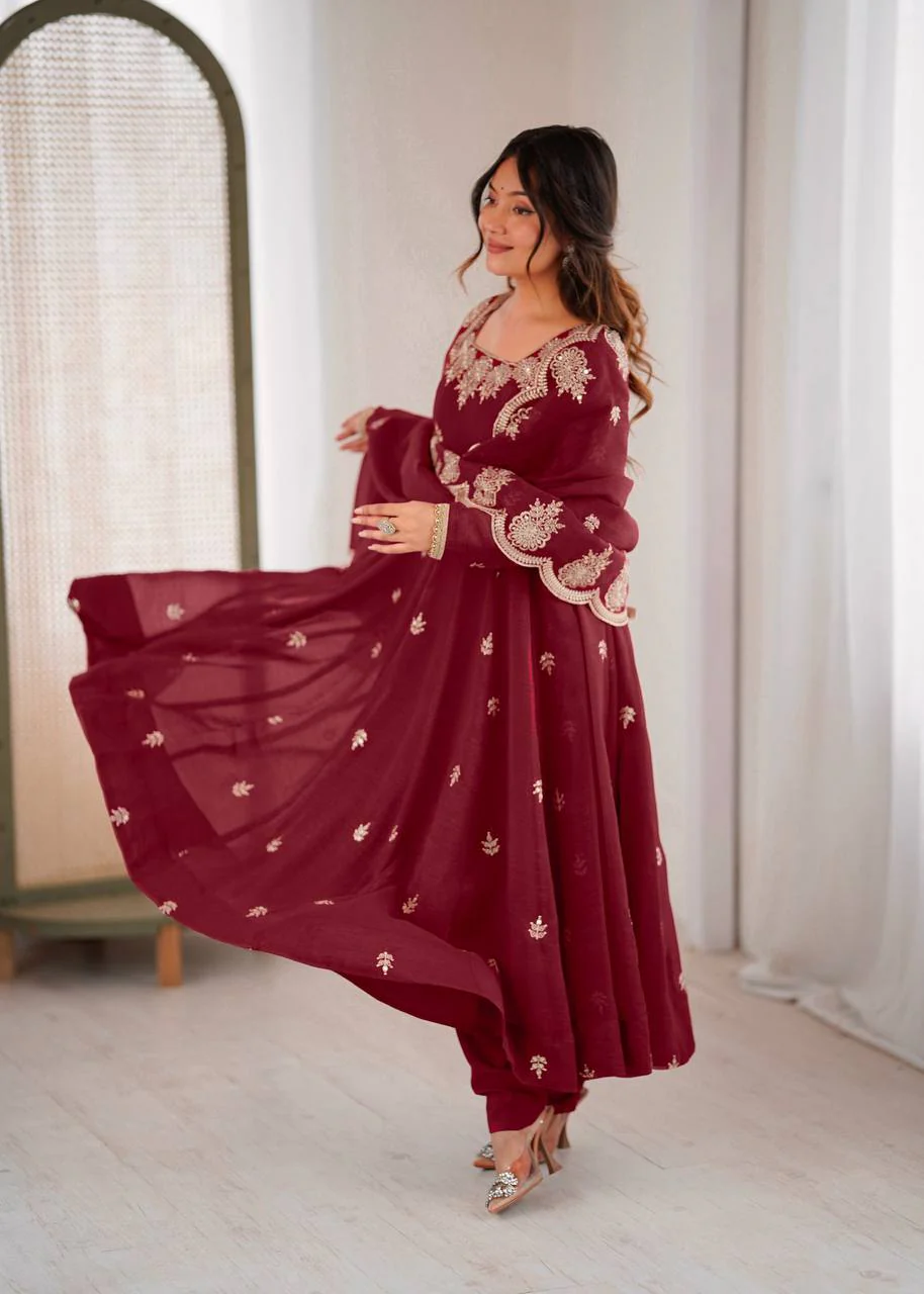 Timeless Beauty in Rich Burgundy Hues - Image 3