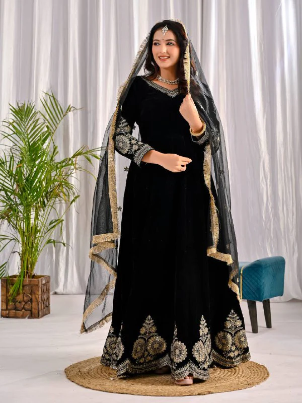 Timeless Beauty: Red and Black Attire - Image 10