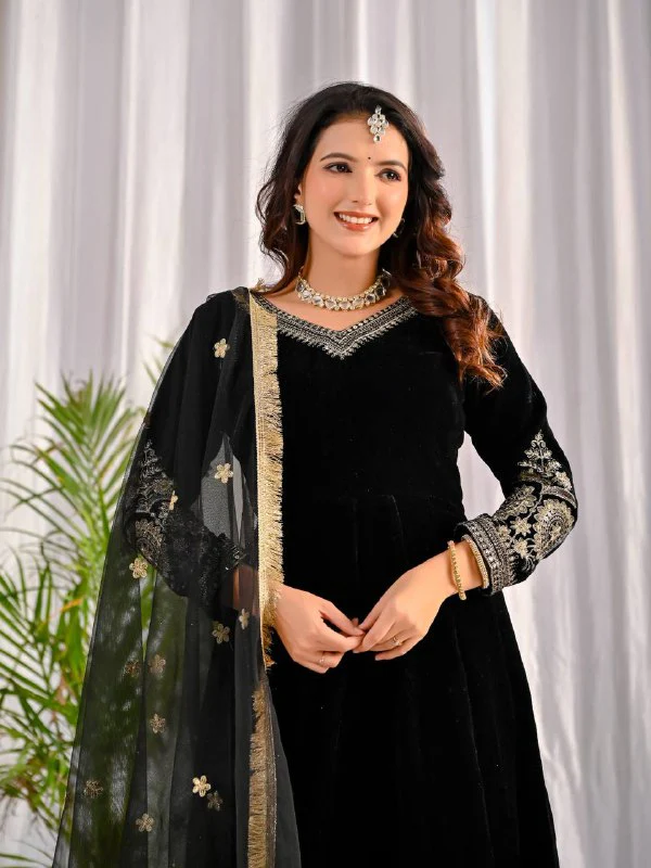 Timeless Beauty: Red and Black Attire - Image 12