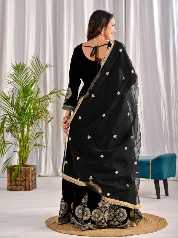 Timeless Beauty: Red and Black Attire - Image 13