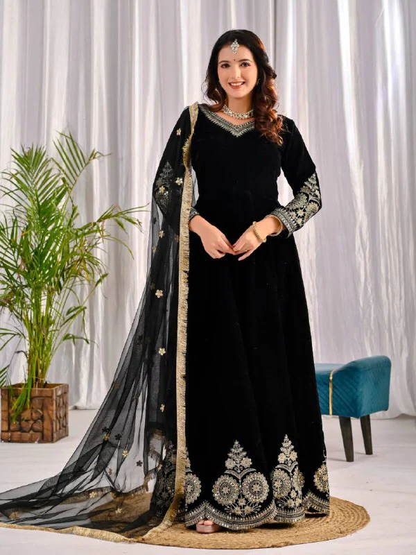 Timeless Beauty: Red and Black Attire - Image 8
