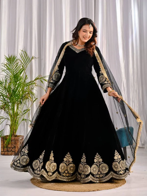 Timeless Beauty: Red and Black Attire - Image 9