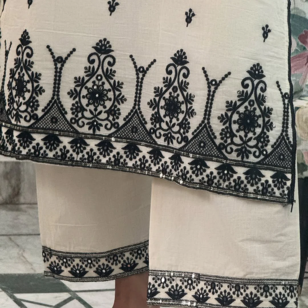 Timeless Style: Classic Indian Wear - Image 5